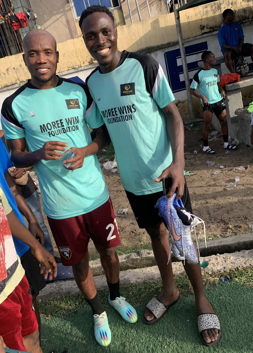 igwe_foots's tweet photo. ObaFemi Martins
Kelechi Iheanacho
Chidozie Awaziem
David Okereke( played with him)

Very soon people sef go snap with me🙏🏾 https://t.co/CMOU2LuYnM