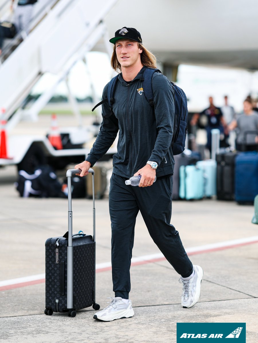 Jaguars's tweet photo. Boots on the ground 🥾

@AtlasAirWW | #DUUUVAL https://t.co/JvG26UfMoS