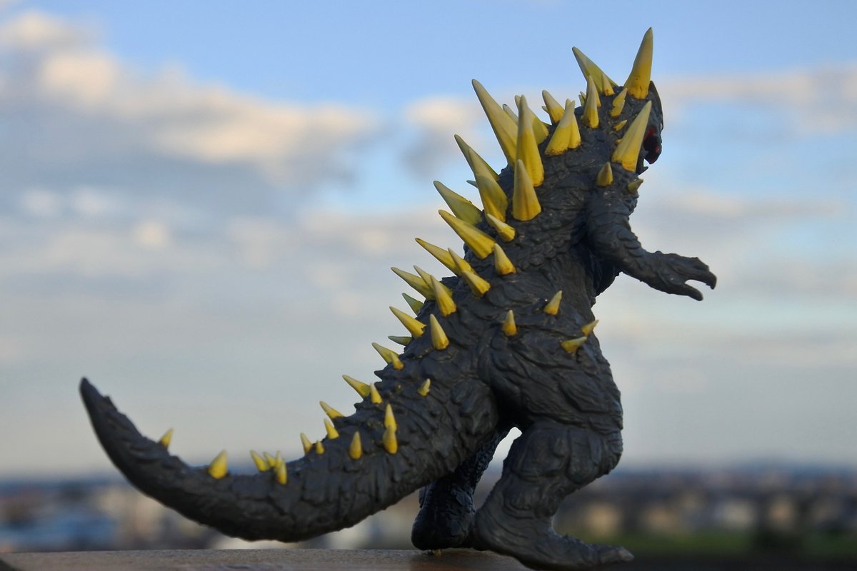 wakabayashi1701's tweet photo. 【世紀の大怪獣ギガラ】
早朝ロケ

#とっとと作ろうガレージキット https://t.co/KtXOjUvwrS