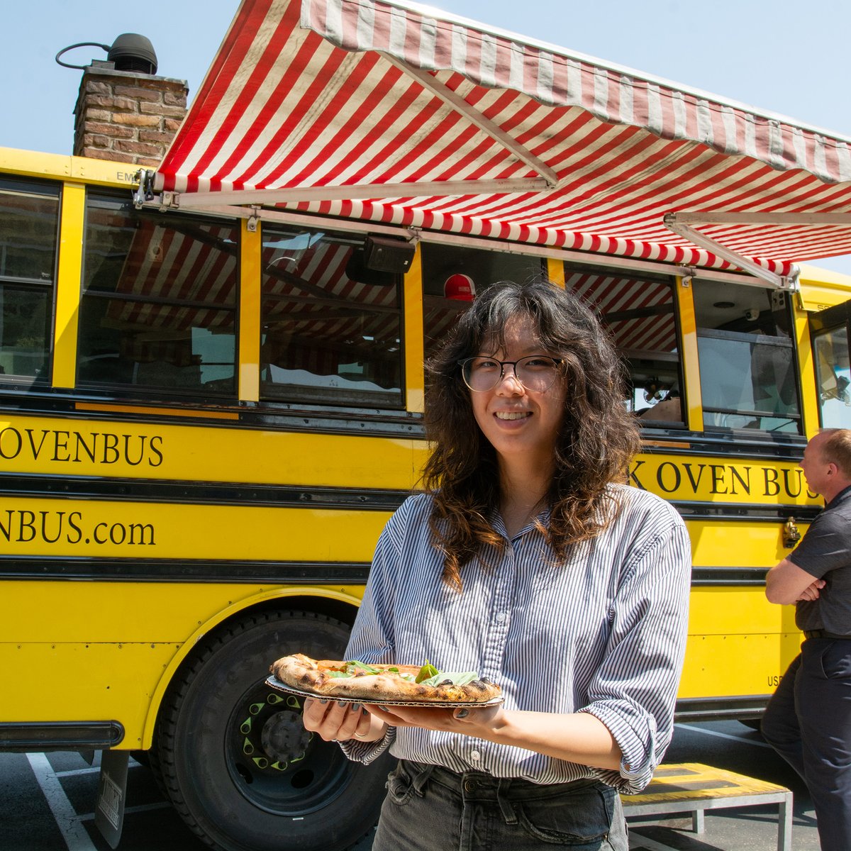 KebAmerica's tweet photo. Nothing brings people together quite like pizza. The Brick Oven Bus Pizza stopped by KEB with fresh, wood-fired favorites for our team to enjoy at lunch. Thanks for visiting!

@thebrickovenbus #foodtruck #companyculture #KEB_America #pizza #brickovenbus #sunshine #pizzabus https://t.co/nr37kHvYq5
