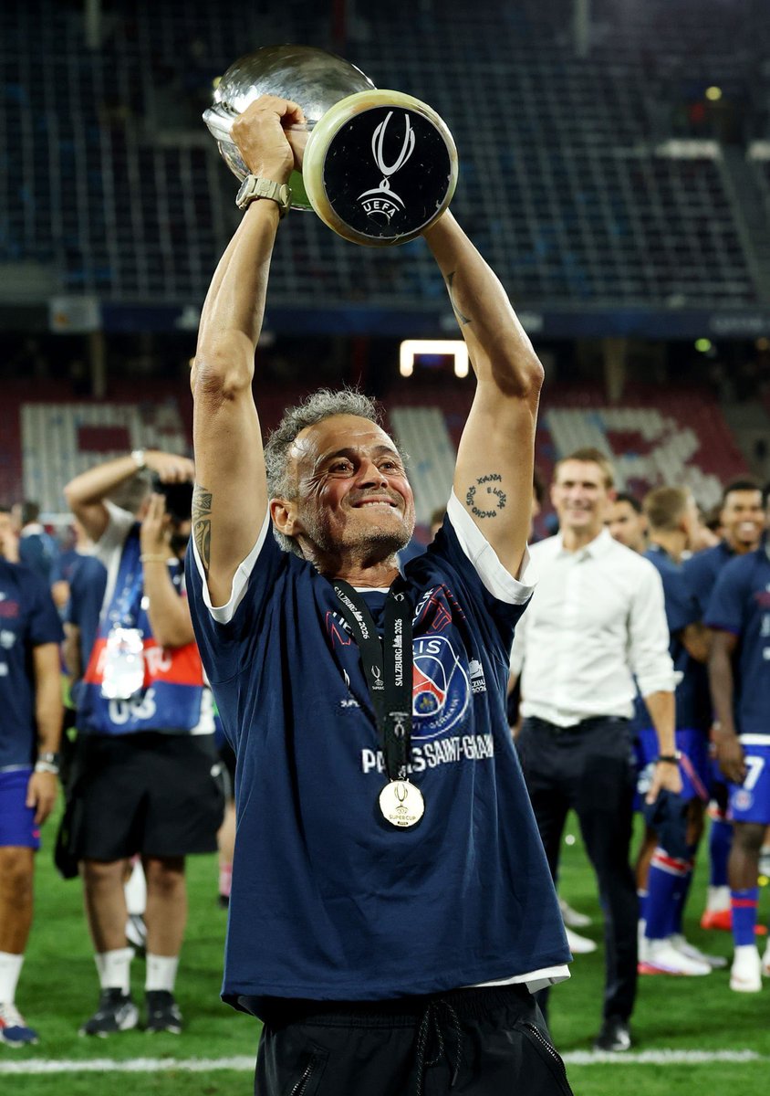 INIE8TAZO's tweet photo. Un título más para un entrenador legendario 🌟 https://t.co/27ztMFiHpV