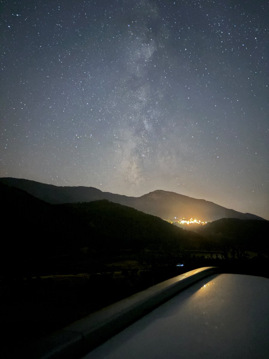 Mmuteberr's tweet photo. Herşey gibi meteorlar da gelip geçiyor. https://t.co/Cysk8De3FL