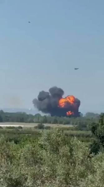 Archer83Able's tweet photo. The third major military aviation crash in three days.

🇺🇦 Ukrainian MiG-29 (August 10)

🇹🇷 Turkish F-16 (August 12)

🇺🇸 US AH-64 Apache (August 12) https://t.co/lETJByJns9