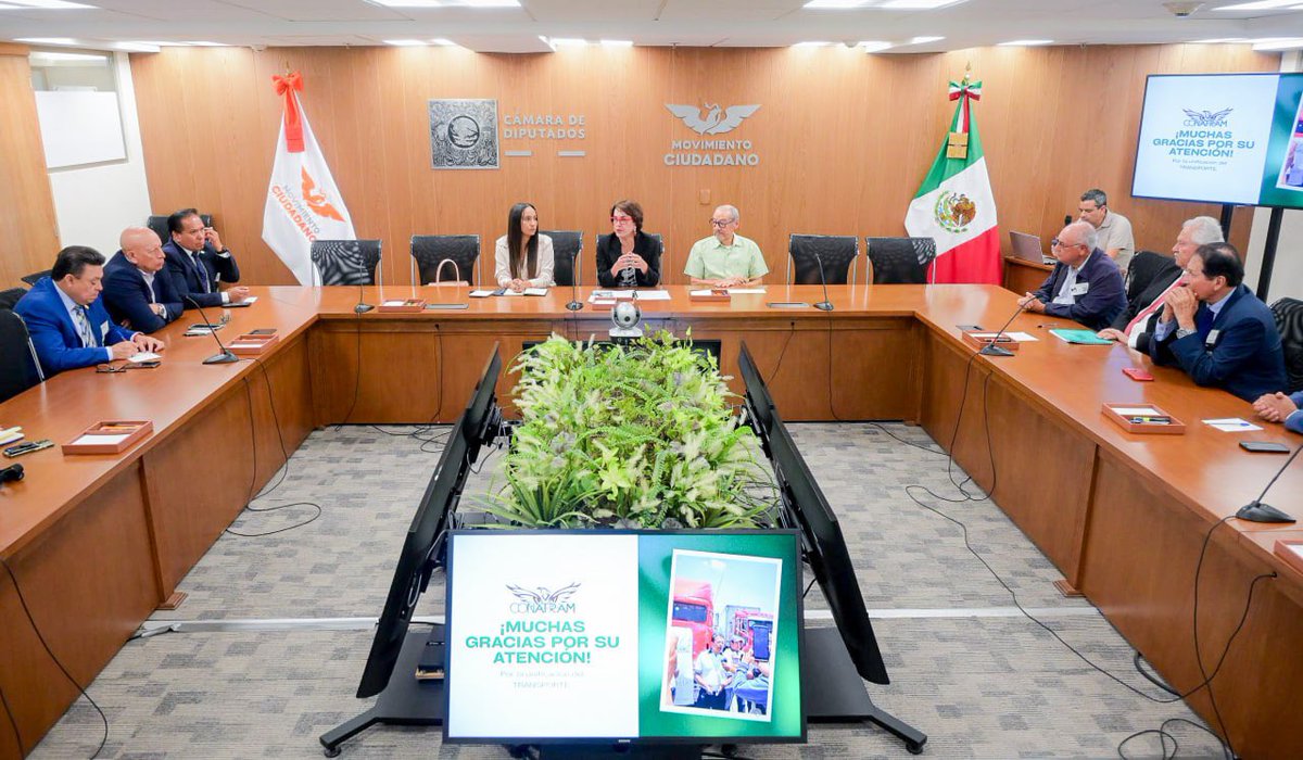 PatriciaMercado's tweet photo. Estamos en diálogo con el sector de transporte de carga agrupado en la @CONATRAM_Mexico, que plantea diferentes problemáticas, algunas desde la perspectiva de la movilidad segura.

Desde la Comisión de Movilidad de @Mx_Diputados daremos seguimiento para que otras comisiones e instituciones formen parte de este diálogo en busca de soluciones.
