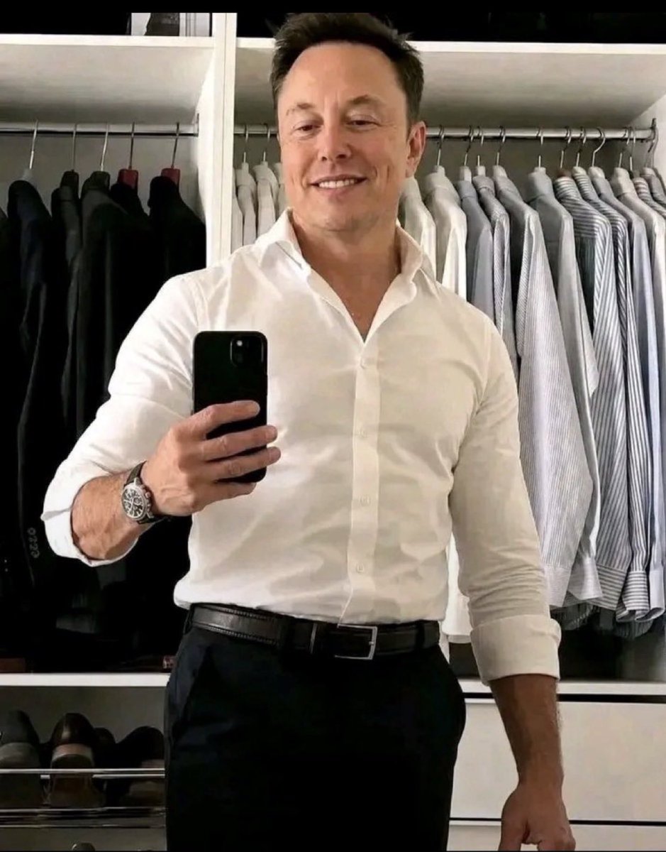 spaceX_vision78's tweet photo. A mirror picture before heading out to work, white long sleeve shirt and a black trouser .

How do i look?
1️⃣ Exclusive 
2️⃣ Classic 
3️⃣ Bold
4️⃣ Simple 
5️⃣ Luxurious https://t.co/pN59SF1si7