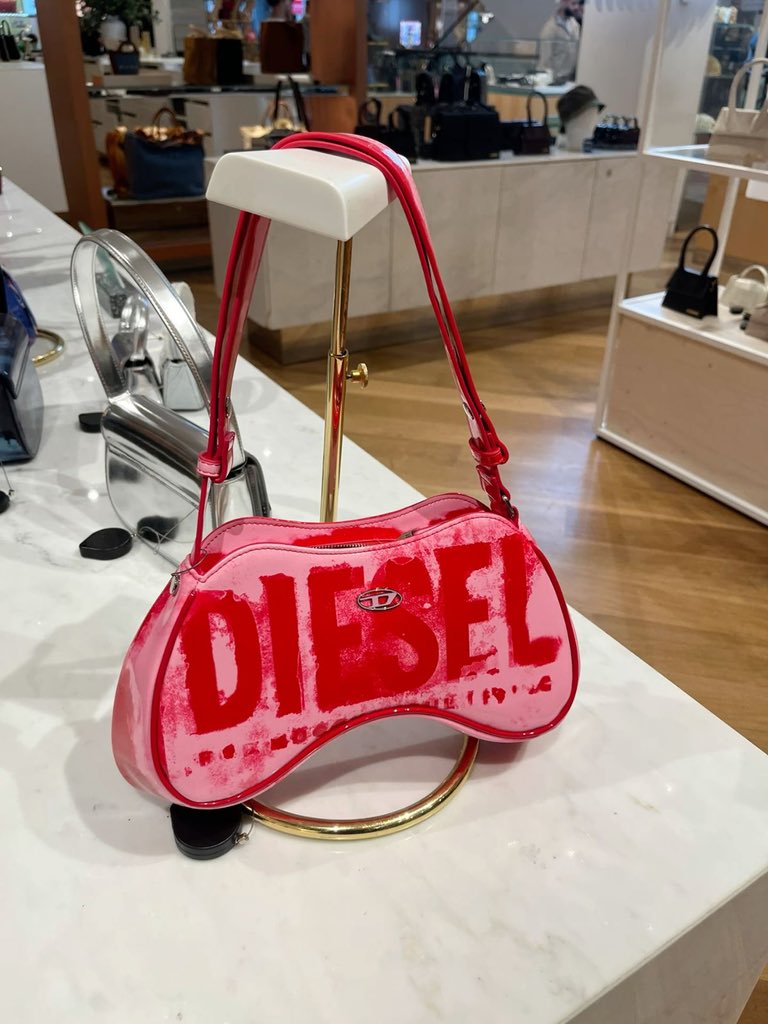 Mimiboards's tweet photo. Diesel Bags ❤️ https://t.co/V5ApTKB4c1