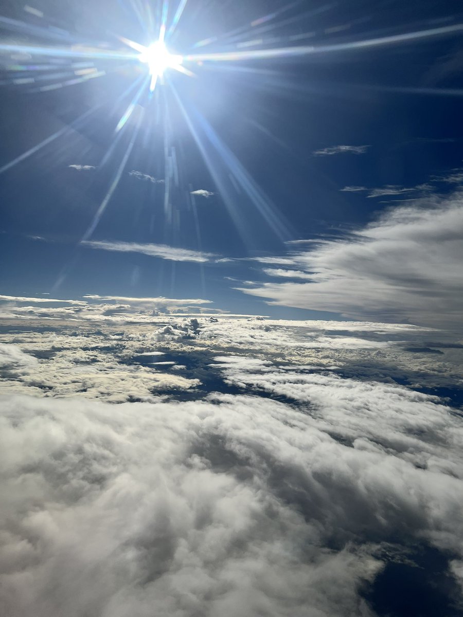mico1210's tweet photo. 良いお天気の中、空路 ✈️  熊本へ

台風の影響でまあまあ揺れたけど、眼下に見える自然豊かな熊本に涙

まだ余震が続く中、どんな思いで過ごしてるんだろう
恵みをもたらす大自然が時に引き起こす突然の災害に大切なものを失うことがある
それでもできる限りの日常を取り戻していって欲しい🙏🙏 https://t.co/C4wbVbUn0S