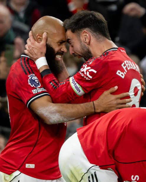 UTD_Seth001's tweet photo. 🚨Bryan Mbeumo on Bruno Fernandes’ penalty miss against Leeds:

🗣️ Bryan Mbeumo: “I saw Bruno walking away after the penalty and I couldn’t help but laugh. I went over to him and said, ‘Bruno, what happened there?’ He looked at me and said, ‘I don’t even know.’

“I told him, ‘You’ve taken so many penalties that I thought you had them figured out. You normally make the goalkeeper move first, but this time you sent the ball the wrong way as well!’ He started laughing and told me, ‘So you’re going to remind me about this all season?’

“I said, ‘Definitely. Someone has to keep the captain humble.”