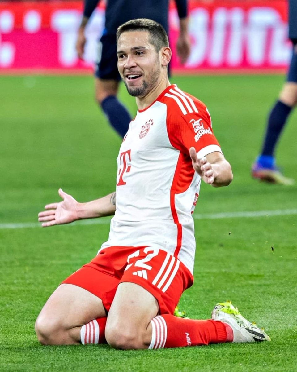 ALuzEncarnada's tweet photo. 🔴 Benfica poderá avançar para a contratação de Raphaël Guerreiro 🇵🇹 caso Dahl 🇸🇪 seja vendido.

❓Seria uma boa opção para substituir Dahl ? https://t.co/2OZE1CvmWN