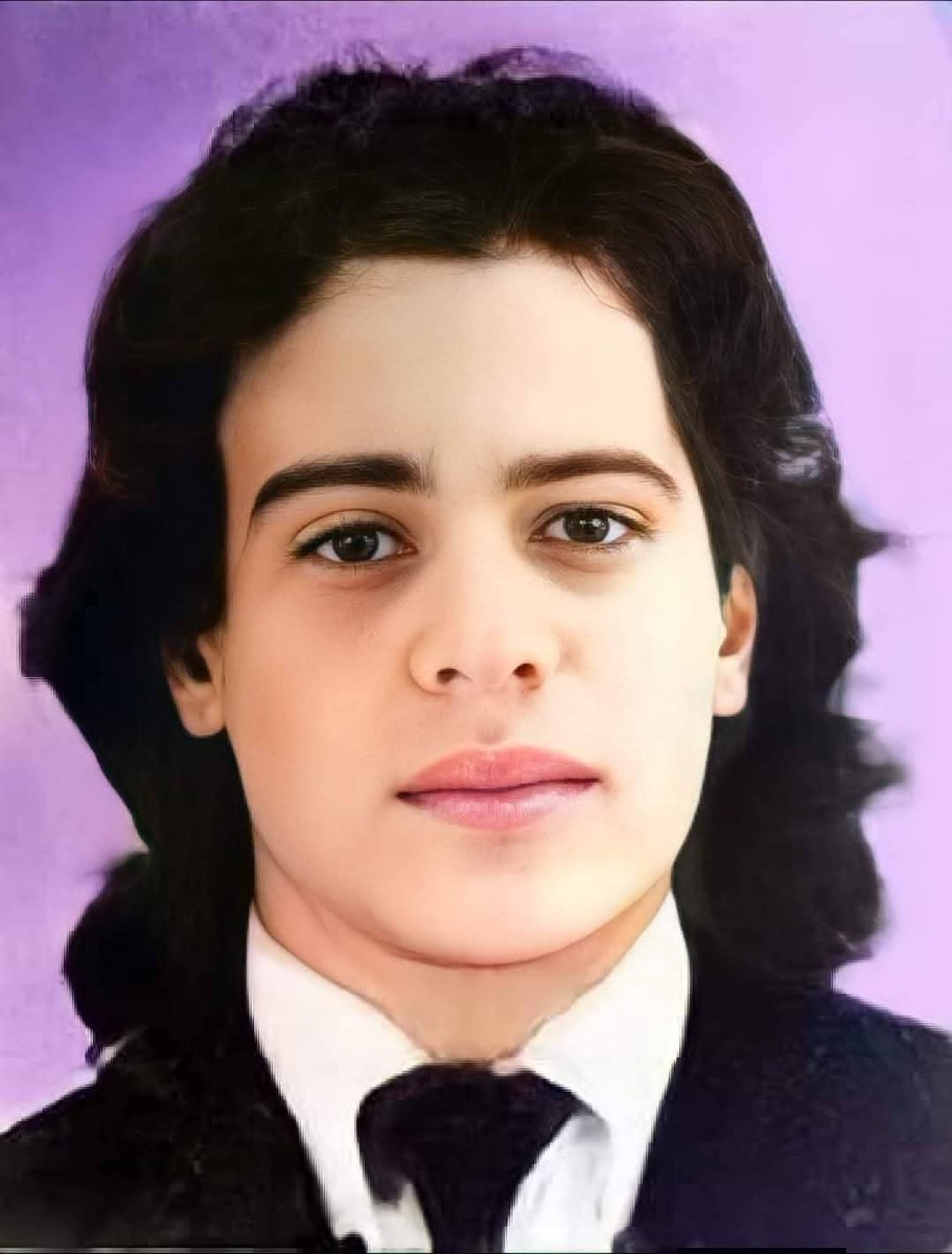 robertotaboada5's tweet photo. CASTRO, Héctor. - UES -

Secuestrado-desaparecido el 27 de mayo de 1976 a la edad de 19 años. Lo fueron a buscar a la Compañía de Seguros “Neptunia” (Tucumán 637, 1º piso. Capital Federal) donde trabajaba y representaba gremialmente a sus compañeros. Con anterioridad había sido militante de la Unión de Estudiantes Secundarios (UES) en el Colegio Integral de Munro, provincia de Buenos Aires. Solía decir: “Cada uno debe vivir como piensa, en forma coherente con los propios principios, sino uno termina pensando de acuerdo a como vive”.