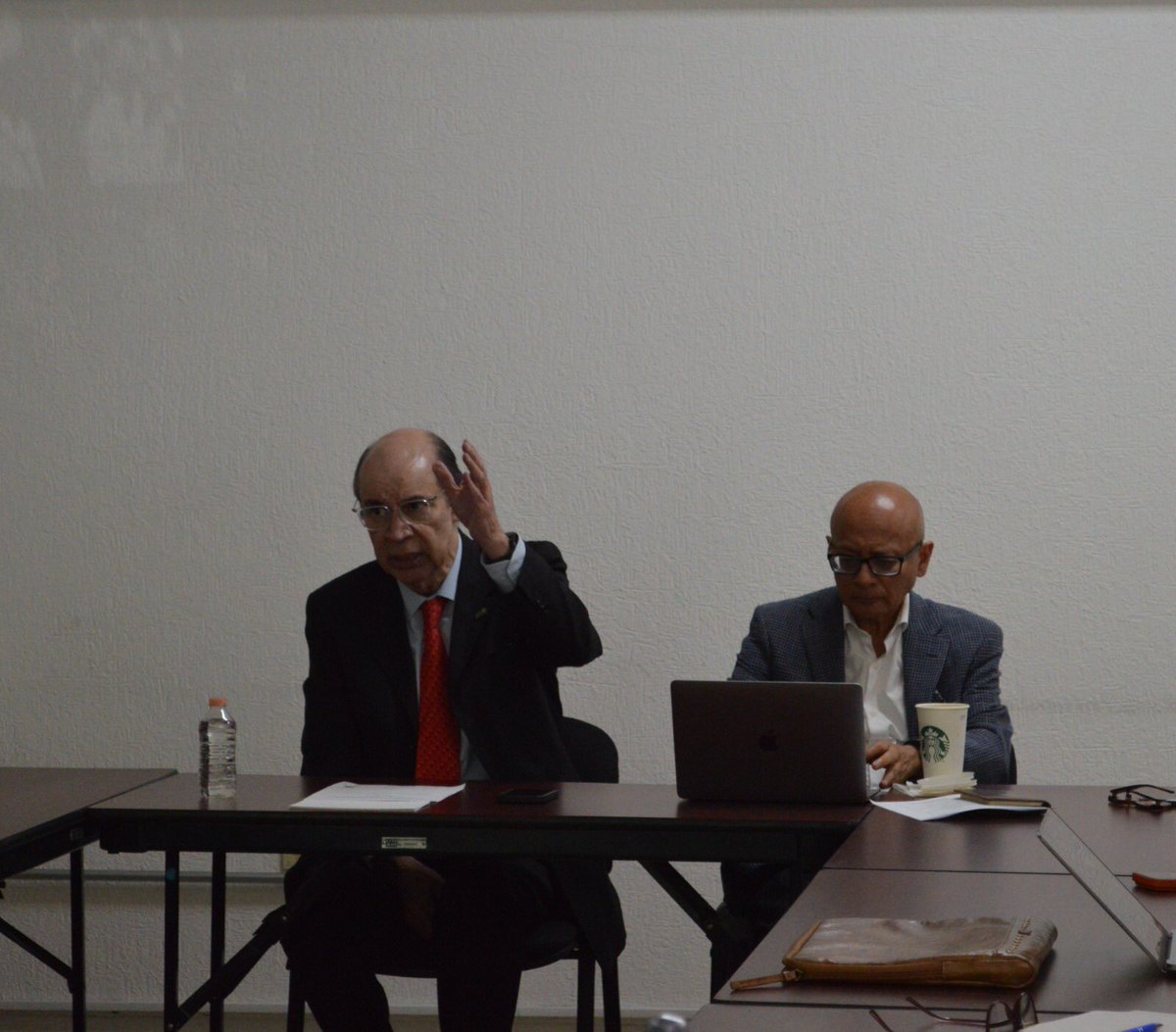UNAM_FCPyS's tweet photo. Un paso estratégico para la
Formación e investigación en ciencias sociales.
Se instala el Comité Académico de Inteligencia Artificial para la actualización de los planes de estudio.
#TuNuevaFCPyS https://t.co/73GrPyrEeA