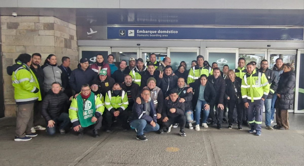 BelelliMarcelo's tweet photo. Asamblea en #Aeropuerto #Ezeiza  del estado nacional.
En unidad exigimos aumento de salario e inversión en nuestros organismos.
La inversión  privada de @AeropuertosAR debe tener la facilitacion pública.

El 20/8 votamos la Lista German Abdala en nuestra @CTAAutonoma. https://t.co/IsM4eedbIX