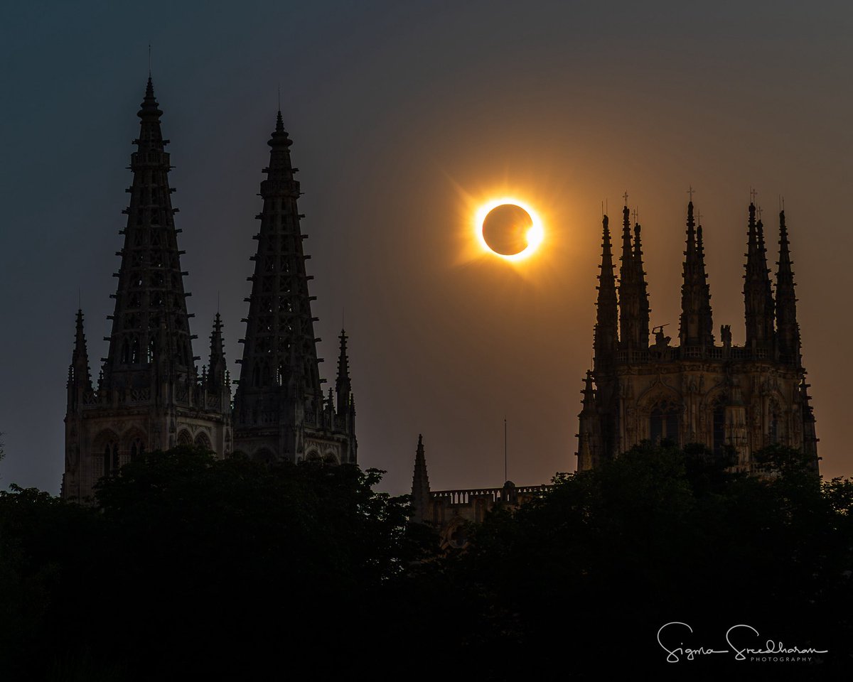 sigmas's tweet photo. Totality!!! One of the most powerful experiences to live through! #TotalSolarEclipse in Burgos, Spain today! #solareclipse2026 We https://t.co/8vCLc339ze