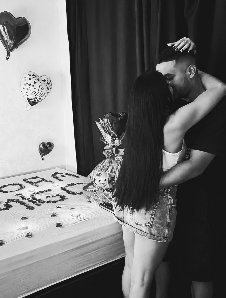 malubryan2's tweet photo. Acabou. Foi o fim da história mais linda que eu vivi na vida.
Você foi aquele amor que eu sonhei, que eu pedi, que eu idealizei na mente, era tão bom que as vezes eu me perguntava se era real, e foi. Vivemos intensamente os meses em que ficamos juntos! https://t.co/dX41HTG22Z