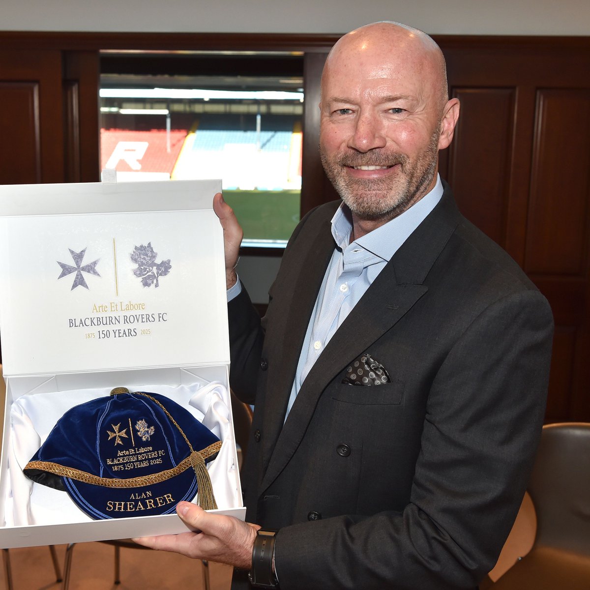 Rovers's tweet photo. Wishing a very happy birthday to the legendary @alanshearer 🎂

🙋‍♂️ 130 goals in 171 games! Which was your favourite?

#Rovers 🔵⚪️ https://t.co/hCIsYgOaY6