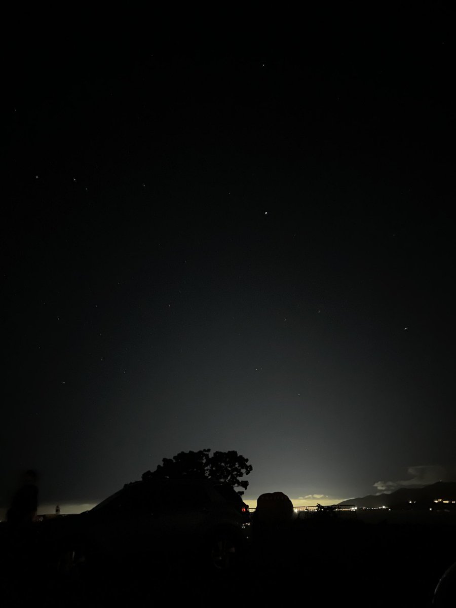 game_bicbridge's tweet photo. ペルセウス座流星群見てきた

普段心霊スポットらしいのに(現地民談)こう言う時はこぞって老若男女やってくるのね🤣 https://t.co/HD4jfgsBbn