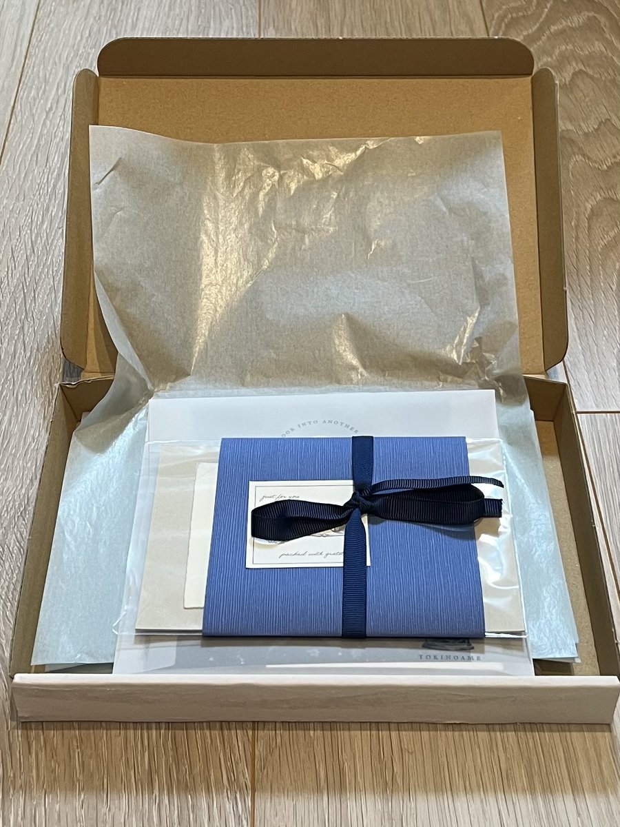 tsuki1978's tweet photo. 昨日、素敵な作品が届きました！！

『野と星Ⅱ』
出口春菜（＠na_nanoha ）さん

ゴールデンウィークに
初めてお邪魔したギャラリー
『 #時の雨 』さん

いつも素敵に包装していただき
ありがとうございます✨

大好きな星や鈴蘭にうさぎが
集められて
思わずお迎え！！

どう飾ろうかな？ https://t.co/2WbdhlGbC6