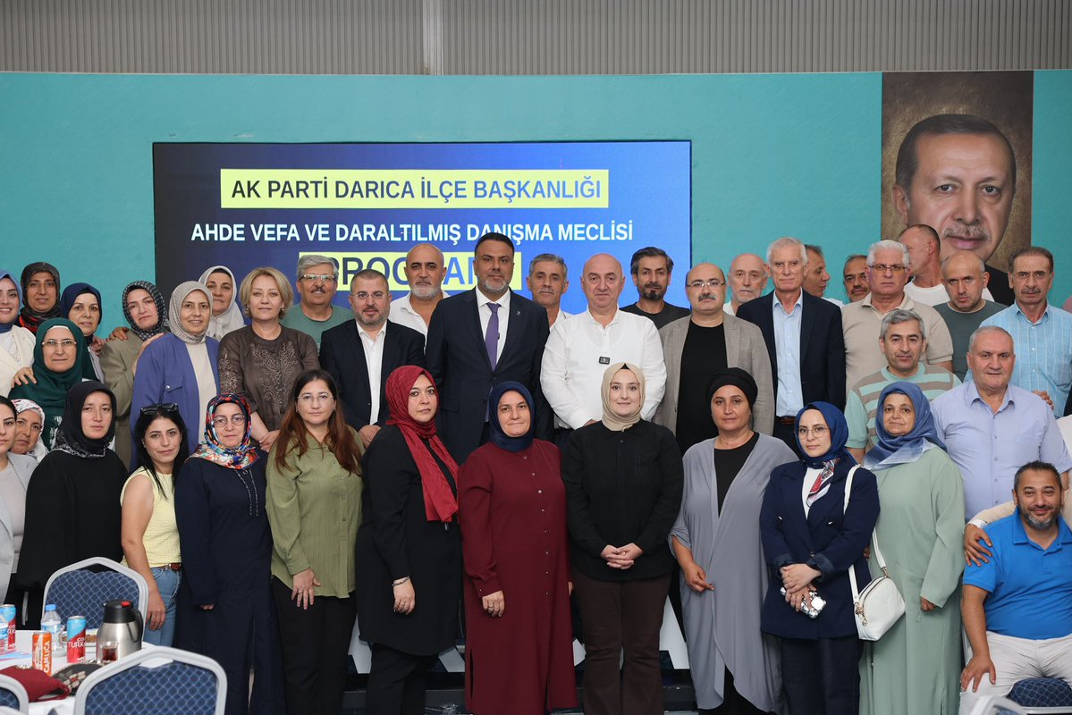 yyaseminozdemir's tweet photo. 📍#Darıca 

@Akparti Darıca İlçe Başkanlığımızın düzenlediği Ahde Vefa ve Daraltılmış Danışma Meclisi Programı’nda, geçmişten bugüne bu kutlu davaya gönül vermiş kıymetli yol ve dava arkadaşlarımızla bir araya geldik.

Rabbim birliğimizi, beraberliğimizi ve kardeşliğimizi daim eylesin.🤲💐
Bu vesileyle Rahmet-i Rahman'a kavuşan tüm dava ve yol arkadaşlarımızı, kıymetli büyüklerimizi rahmetle, minnetle ve dualarla anıyorum. Mekânları cennet, makamları âli olsun.

#MilletimizleÇeyrekAsır #TürkiyeGeleceğeHazır 

@RTErdogan 
@tugbaisikercan 
@AKKADINGM 
@akkadinkocaeli 
#akparti