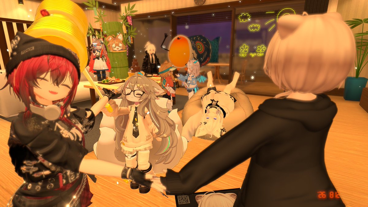Sakura_VRC1's tweet photo. 1枚目　とりあえず手前の配置確認
2枚目　フレンド達にお願いして確認
3枚目　せっかくだから各々好きにやって
4枚目　さらにやって

結果こうなりました
3枚目がちょうど良く感じたのでこれで選択
突発的なお願いでも協力してくださった方々ありがとうございました！
#VRchat https://t.co/LilBXO2kWO