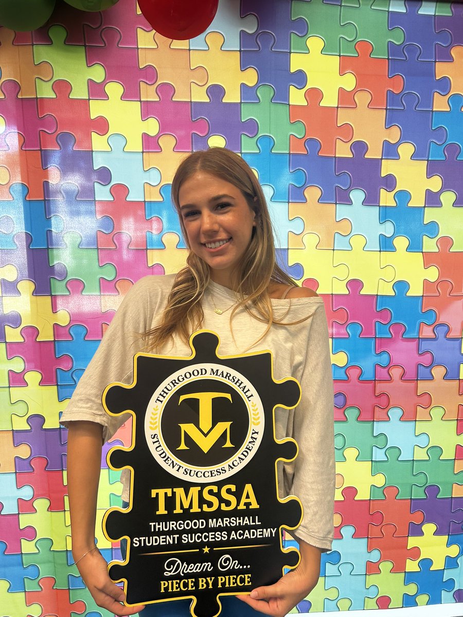 MPA_RISD's tweet photo. My MPA Family made sure our students had a great first day!! Thank you for always demonstrating "unreasonable hospitality! @CarmenSteward9 @IamBranum @RichardsonISD @DebraGilliland @RISDCleminator @ShariceLashay_ https://t.co/qXQnyoIl59