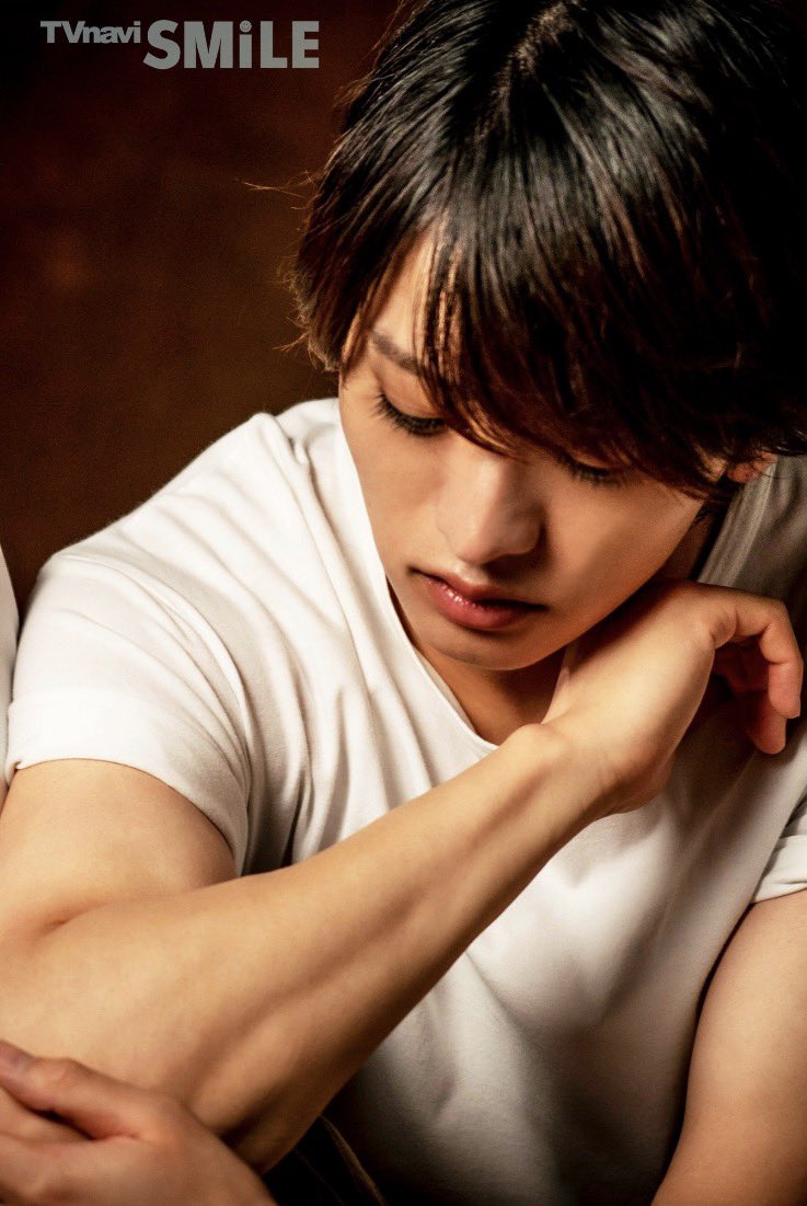 sts_k_1726's tweet photo. おめめきゅるきゅるで可愛い顔してるのに
筋肉と筋の入った The男 な腕してるの
たまらんって🫠🫠💛💛💛
 #猪俣周杜 https://t.co/U5mBBZJd3y