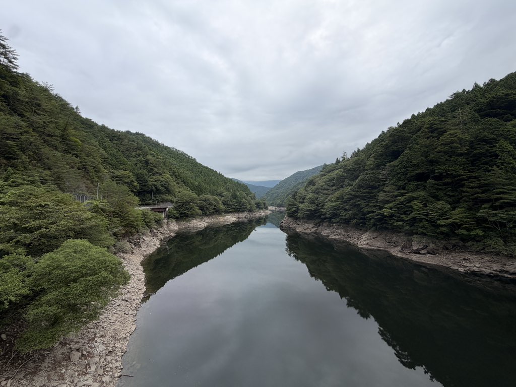 rougetwin5's tweet photo. 静かな湖畔
涼やかなせせらぎ

四国を走るとこんな景色がたっぷり味わえる https://t.co/Jc6gy4Ovr3