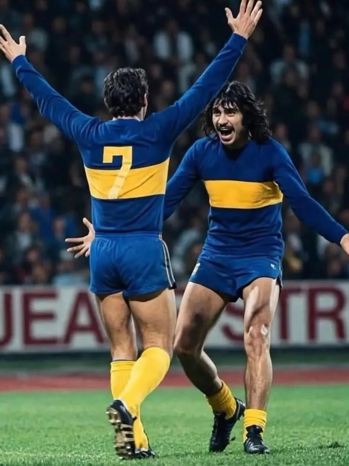 ViejoVencedor's tweet photo. Impresionante foto del Heber Mastrangelo y José Luis Saldaño en la Copa Intercontinental ganada al Borussia en Alemania en 1978. https://t.co/dxfHyAu3pn
