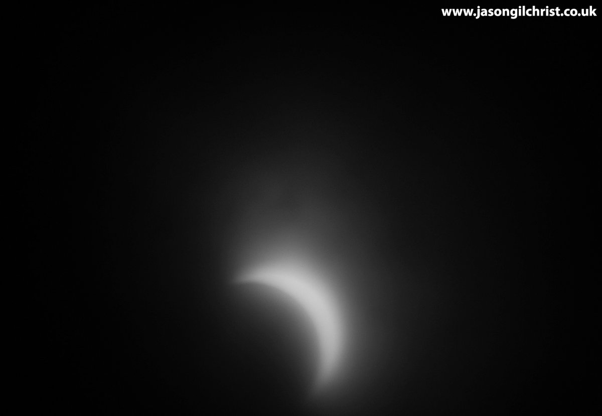 jgilchrist13's tweet photo. Solar eclipse.
Just after peak.
~ 90% of the Sun obscured by the Moon.
Mostly heavy cloud.
Sun broke through briefly around peak eclipse π.
Bathgate Hills, West Lothian, Scotland.
Black & white conversion.
#eclipse #BlackAndWhite #Bathgate #WestLothian #Scotland #SolarEclipse https://t.co/zPfKA4s5Ca