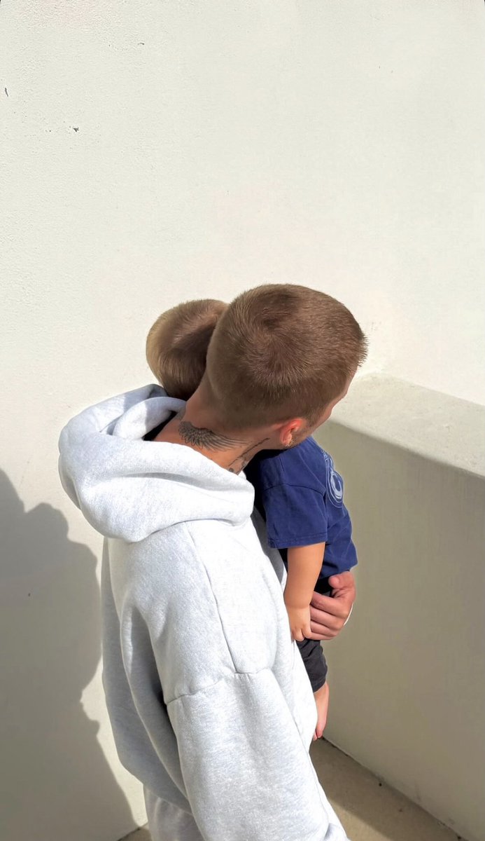 purposebldwn_'s tweet photo. toda vez q essa foto aparece p mim eu fico assim: 😧
ainda não acredito q o justin fez uma cópia dele https://t.co/tds40iEqCw