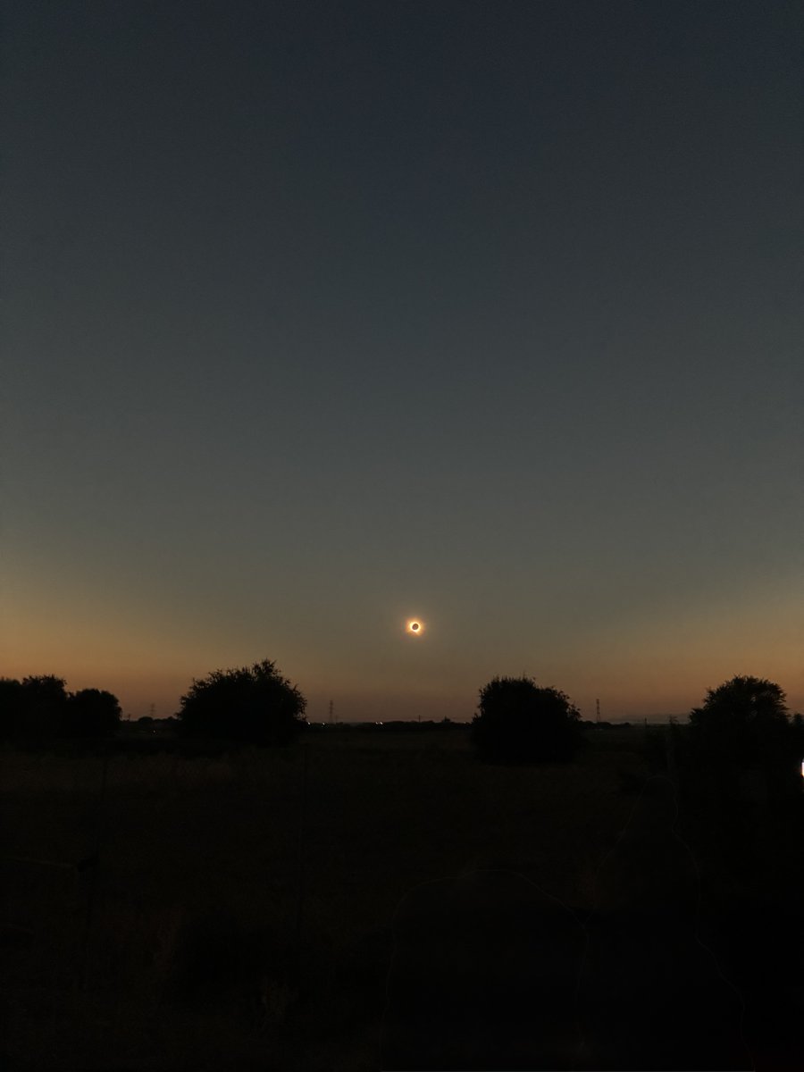 marquezdarius's tweet photo. Así se ha podido ver el eclipse en plena frontera entre Alcalá de Henares y Meco. 

12/08/2026 https://t.co/JjDcGIuPwB