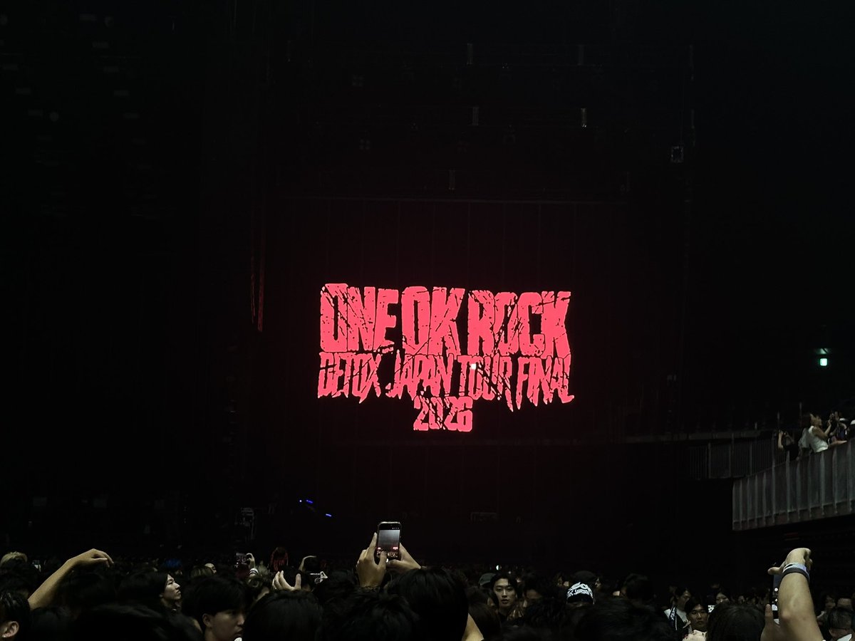 sbooruw's tweet photo. https://t.co/7p9WZKmVjH初IGアリーナONEOKROCK

アリーナブロックわちゃわちゃして転んだり肩組んでヘドバンめちゃ楽しかった🎸
C3ブロックの人ありがとうでした！！！

お盆休みはないので今日お仕事の人はお互い頑張りましょう😭

また来週福岡行けるの楽しみ😆 https://t.co/AwVZMSsJJq