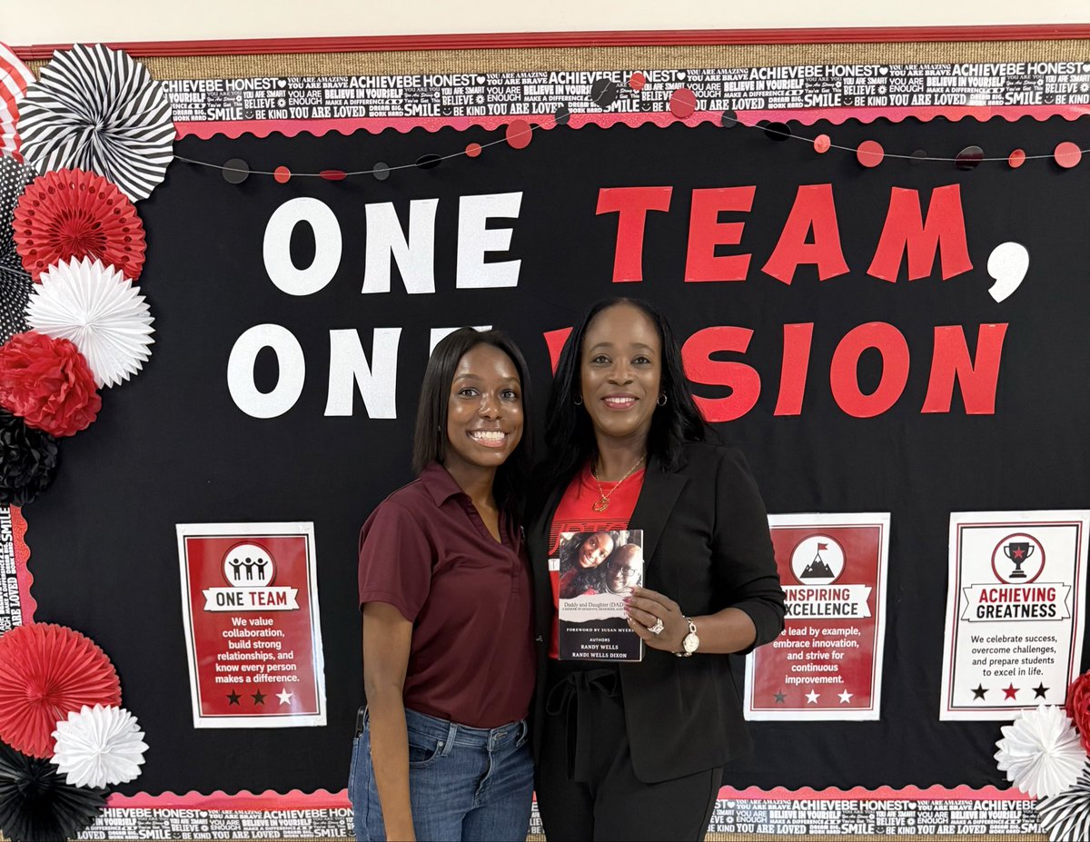 doinit4Jesus's tweet photo. The Washington County Ministerial Association was blessed to greet students, parents, teachers, and administrators on the First Day of School at Burton ISD. We pray that you have a safe and successful school year! Special thanks to Superintendent Vikki Curry. 

#PastorandPencils https://t.co/ojScPYX7E2
