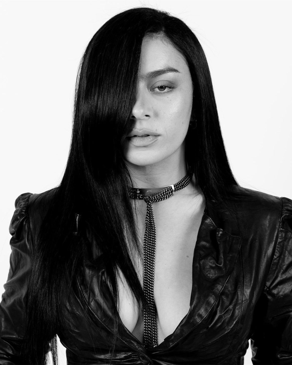 PopCrave's tweet photo. Charli xcx names Britney Spears and Robyn as her #1 pop stars with BBC Radio 1:

“Both extremely influential on me.” https://t.co/4XpXigHadi
