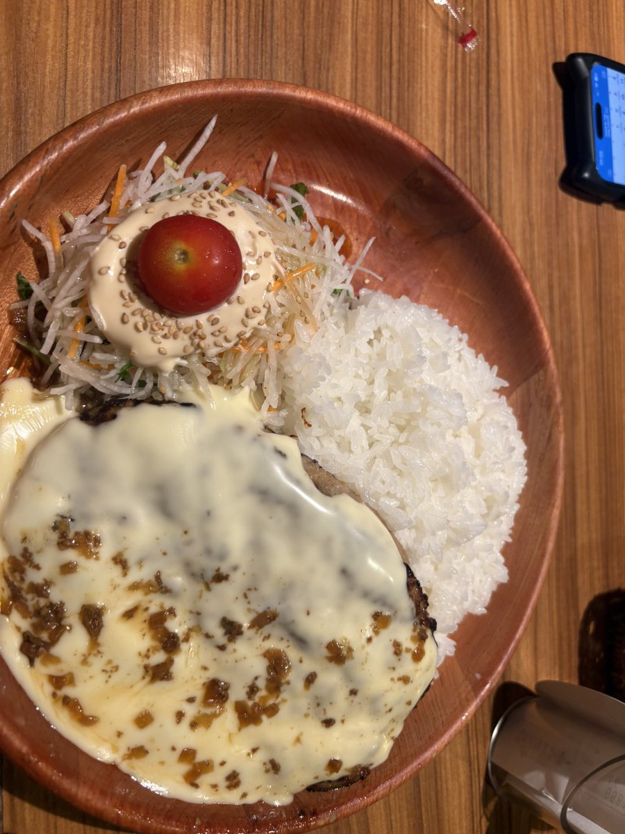 pepechannradio's tweet photo. 少し前に食べた！ビクドンでご飯からのひしめき亭のハンバーグディナー https://t.co/IZRfgklwPE