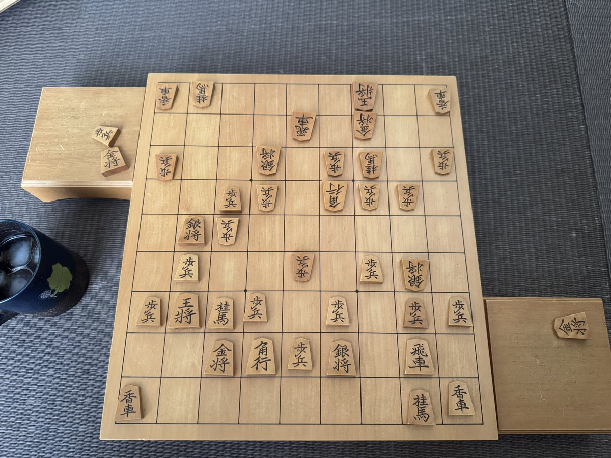 jisyoukai's tweet photo. 今日の早朝棋譜並べ
図は後手の天野宗歩が持駒から△75歩とした所

攻めの拠点ってすごく大事で、準備が十分じゃないと攻めは成功しない
貴重な手番をじっと歩打ちに使う所に凄みを感じた

#棋譜並べ
#手合集49頁 https://t.co/iVMJG96Ull