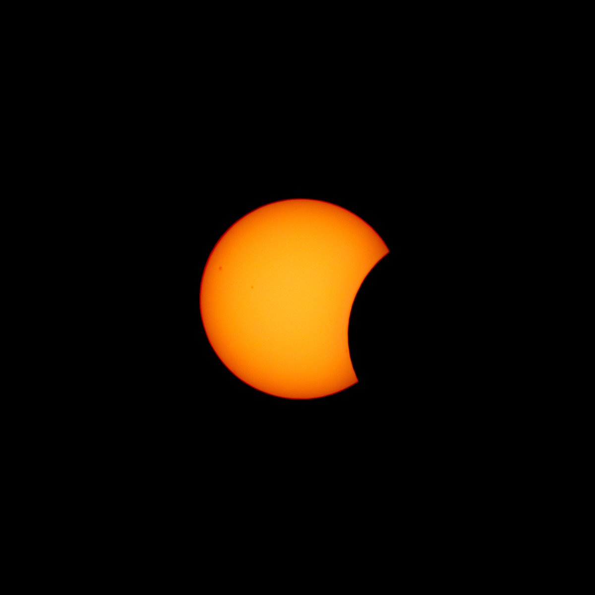 madeby_ldt's tweet photo. The eclipse was truly magical to watch! 🌖
Shot near Rheinböllen, Rhineland-Palatinate
#eclipse26 https://t.co/AFxUPBkB5P
