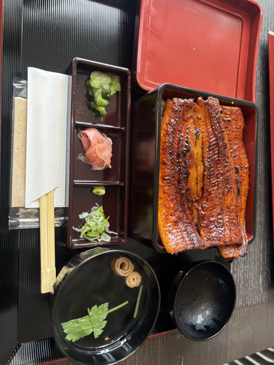 pepechannradio's tweet photo. この間食べた！土用の丑の日のうなぎからのブラジルピザ https://t.co/lyP0eqpjUU