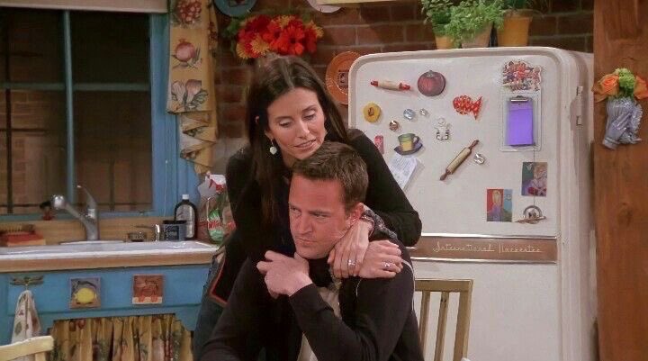kenadamsgf's tweet photo. top 3 cenas mais tristes de friends: 

1. Monica e Chandler descobrindo que não podem ter filhos
2. Phoebe falando com os trigêmeos depois do parto 
3. A conversa da Mônica e a mãe dela no enterro da avó https://t.co/QB8509NV0U