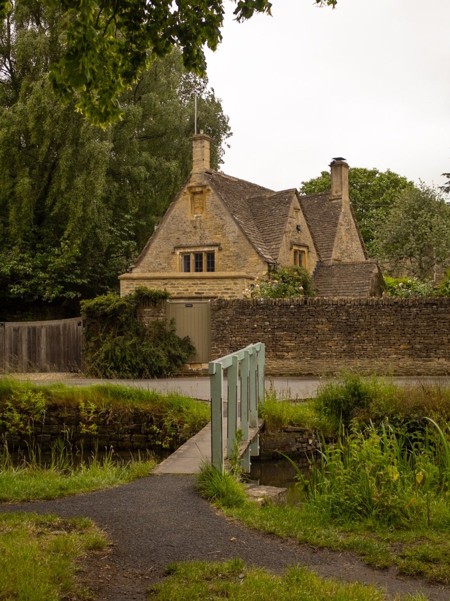 echoesofworld's tweet photo. Cotswolds, England https://t.co/dTOve2ZMCi