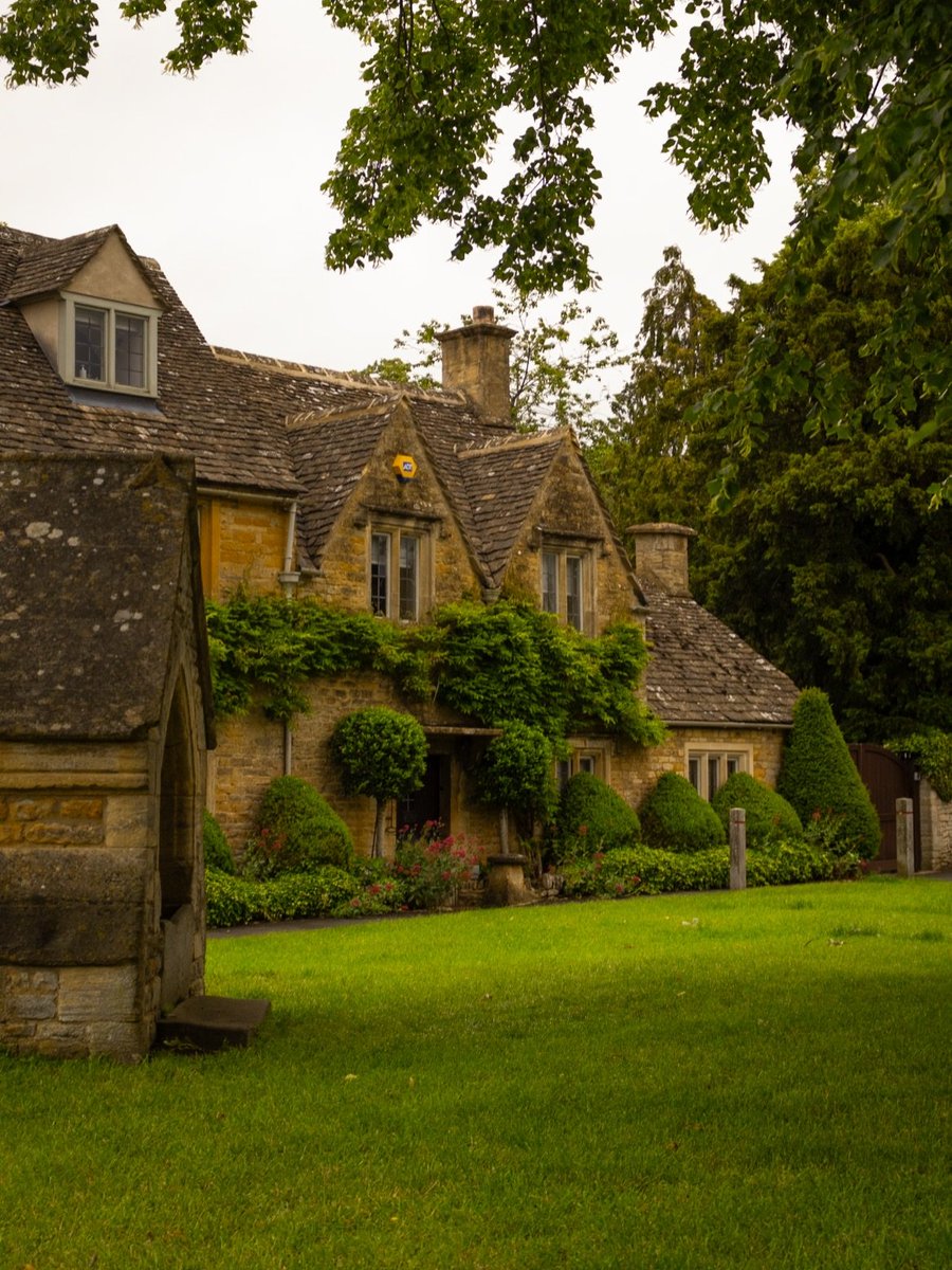 echoesofworld's tweet photo. Cotswolds, England https://t.co/dTOve2ZMCi