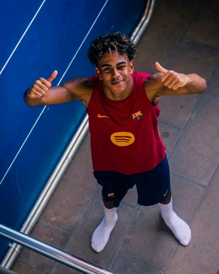 Diarrah102's tweet photo. King 👑 lamine yamal is back
Welcome world  champions 💙♥️ https://t.co/c6VJxoi4xq
