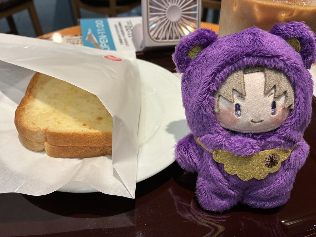 akeminsan8290's tweet photo. 昨日の朝はボーっとモーニングきめてたのに、今朝はパン片手に必死に百鬼夜行で差が激しい https://t.co/LBvssMCkTh