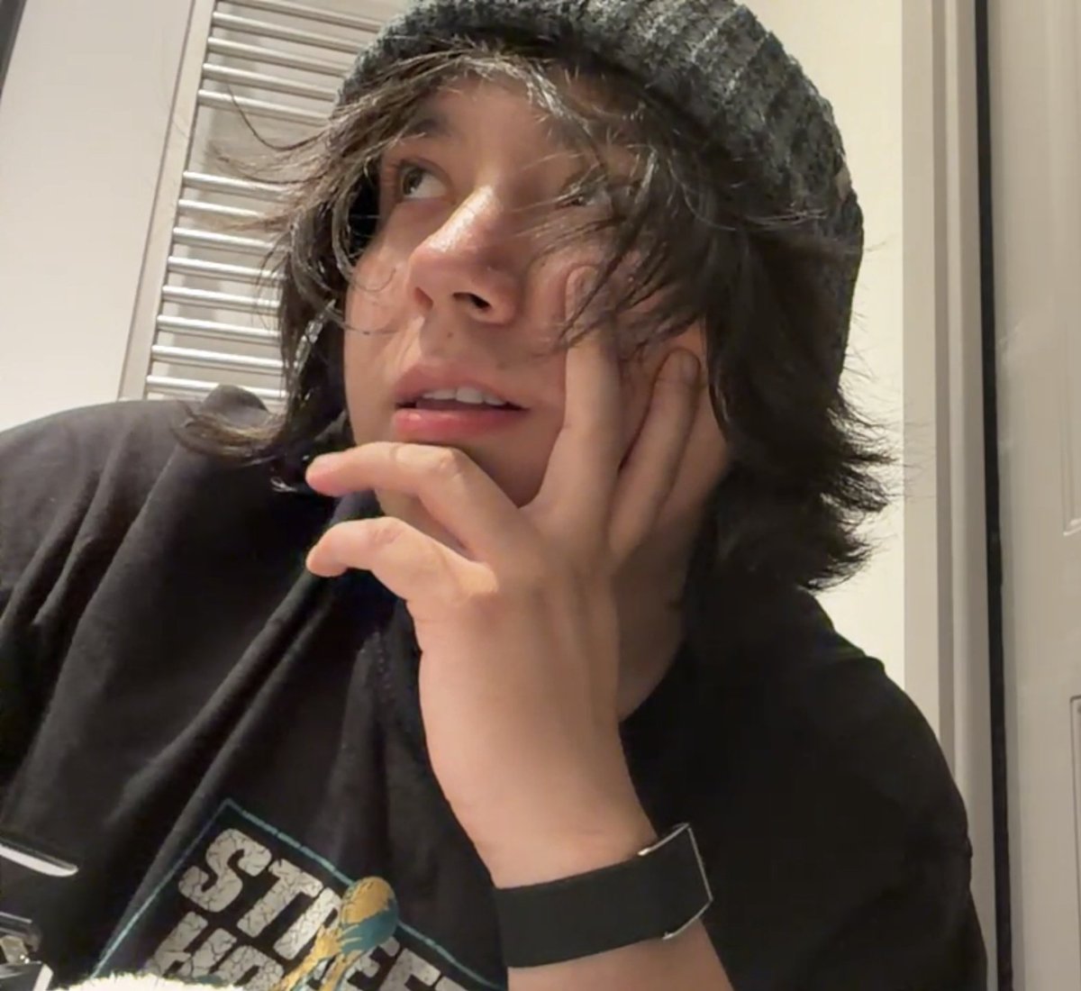 verito_patito's tweet photo. can he stop being so pretty its ruining my life lowkey https://t.co/3T4EnFdy2T