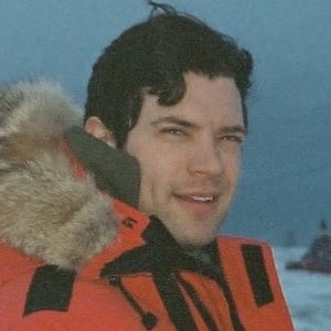 gladbloods's tweet photo. Thinking again abt these pics w the matching orange parkas where sam and clark look like researchers on the same scientific expedition #supercap https://t.co/1yuSlTTwmW