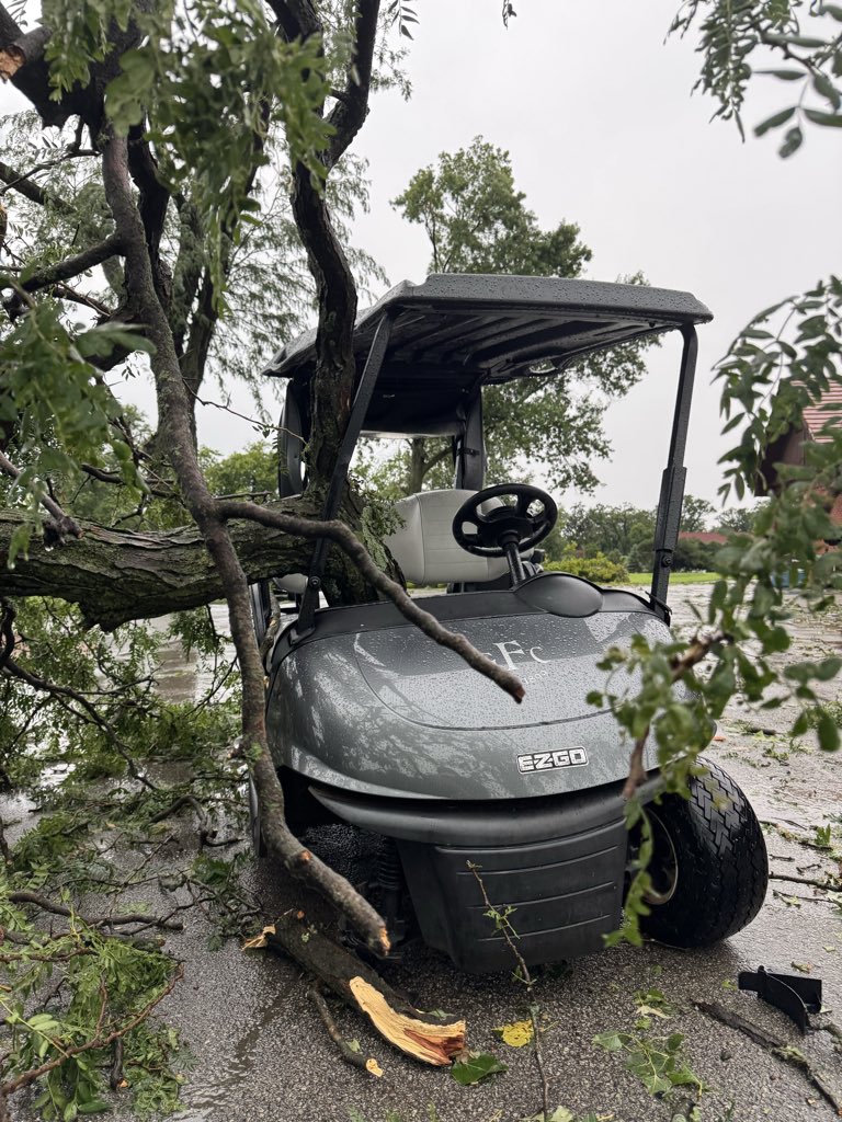DanielGraebel1's tweet photo. @Grantpa23 @IllinoisGolfer #SaveFlossy https://t.co/Av2kLZpbc8