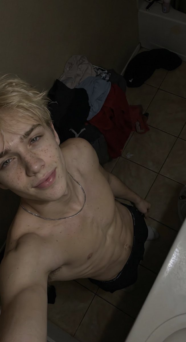 TomHermann07g's tweet photo. I am Tom, 18 years old and gay 🏳️‍🌈 
I promise you, I‘ve got alot of energy! https://t.co/jWqf8Cu2PZ