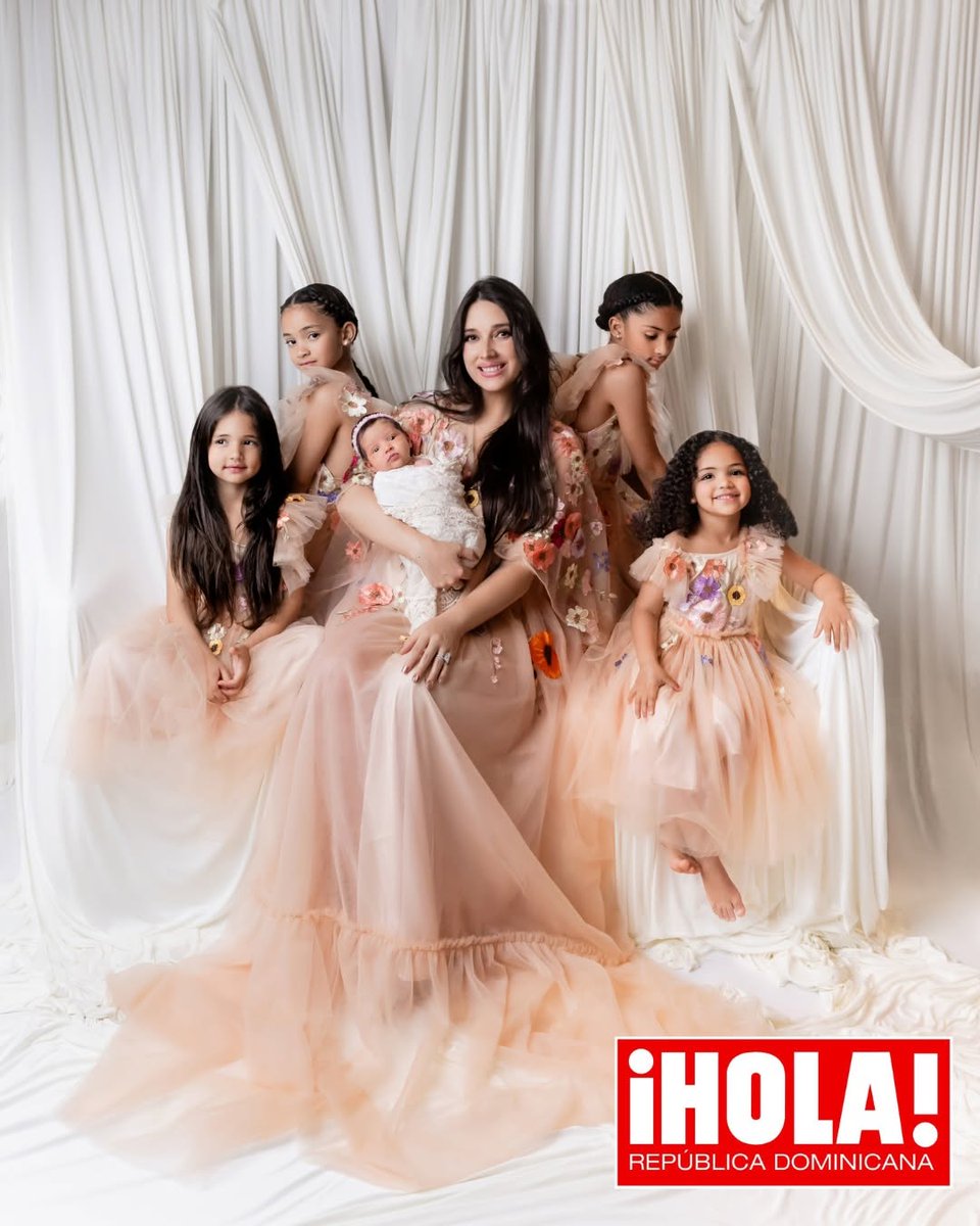 ameliavega418's tweet photo. Entre la serenidad que da la experiencia y la emoción intacta de cada nuevo comienzo, Amelia Vega vive uno de los momentos más plenos de su vida. La llegada de Vail, su sexta hija, junto a su esposo, el jugador de la NBA Al Horford, expande su univer... https://t.co/9FwtiukZVd