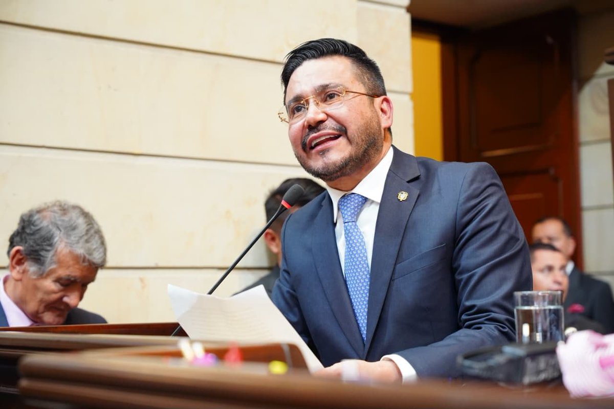 EfrainCepeda's tweet photo. Felicitaciones al doctor Jorge Eliécer Laverde por su elección como nuevo Contralor General de la República.

Le deseo el mayor de los éxitos en esta importante responsabilidad al servicio del país. Que su gestión contribuya a fortalecer la vigilancia de los recursos públicos y a garantizar que estos lleguen donde más se necesitan.