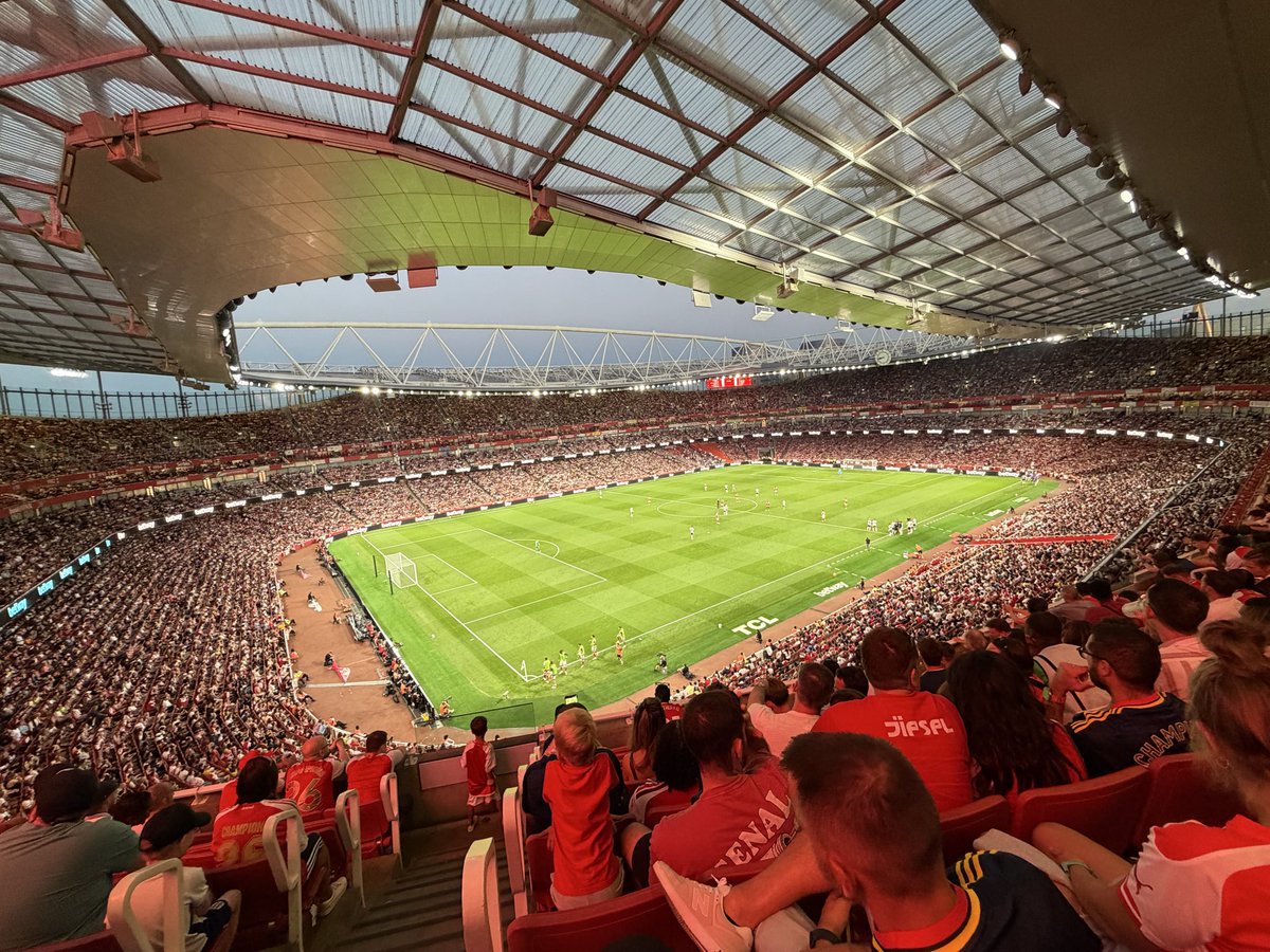 STUARTZENDER's tweet photo. Pretty packed for a friendly !!! @Arsenal  such a lovely atmosphere 🤩 https://t.co/GjP7L6vZpZ