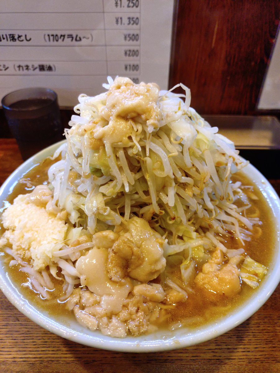 daburuda1023's tweet photo. 麺屋 鳳
大ラーメン 全部
8ヶ月ぶりに息子連れて
久しぶりの麺に豚にスープにテンション上がって旨かった！店長も元気そうで良かった！
ご馳走様でした。合掌！ https://t.co/sQOp3k1gHp